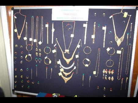 ఇద్దరి కథ: చోరీలకే ఫోర్డ్ కారు కొన్నాడు, యాక్టర్ కావాలని ముంబై చేరి...