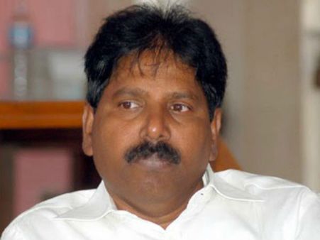 పరువు తీయొద్దు: వైసిపి నుంచి వచ్చి టిడిపికి చుక్కలు చూపిస్తున్న బాబ్జీ