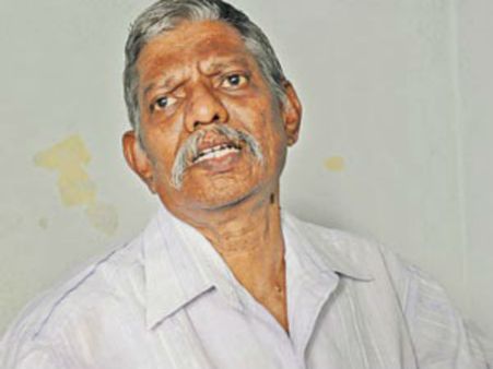 ఊరు మనదిరా ప్రతిధ్వనించే ఉంటుంది: గూడ అంజయ్యకు విరసం జోహార్లు