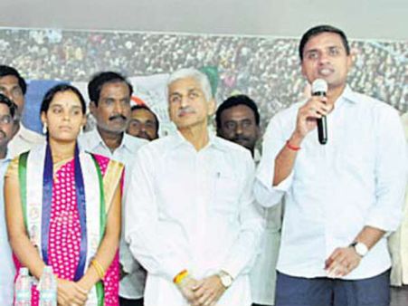 టీడీపీ 'ఆపరేషన్ ఆకర్ష్' వికటిస్తోందా?: సొంత గూటికి చేరుకున్న ఎంపీపీ