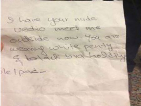 డ్రెస్ చేంజ్ చేసుకుంటుంటే వీడియో తీశారు, యువతి షాకింగ్ స్పందన