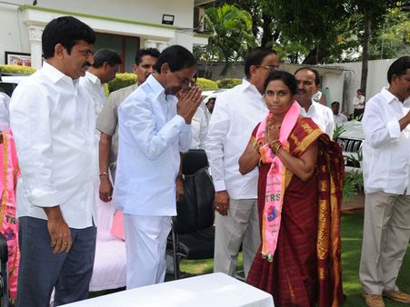 తెలంగాణ అంటే ఏమిటో తెలుస్తుంది: 'బలమైన టీఆర్ఎస్సే ప్రజల అభీష్టం' (ఫోటోలు)