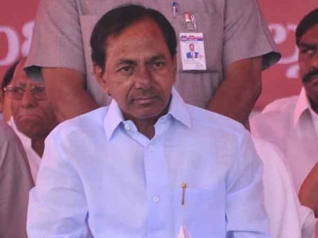 కేసీఆర్! మా శవాలపై నిర్మించండి, బెదిరిస్తున్నారు: మహిళల కంటతడి