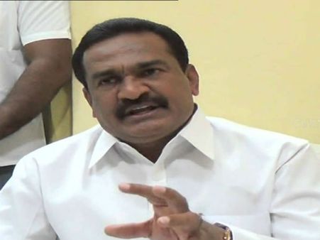 ఎమ్మెల్యే ఎలా ఉంటాడో చూపిస్తా! : టోల్ ప్లాజా నిర్వాహకులపై ఊగిపోయిన గంప