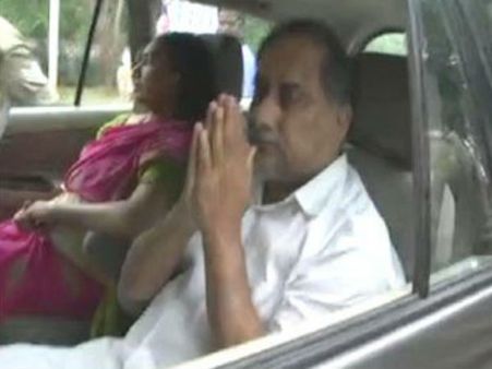 స్వగ్రామంలో దీక్ష విరమించిన ముద్రగడ: దాసరి, చిరుతో మాట్లాడిన తర్వాతే నిర్ణయం