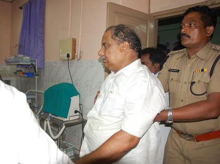 అయోమయం: ముద్రగడపై ప్రభుత్వ ఎత్తుగడ ఏమిటి?