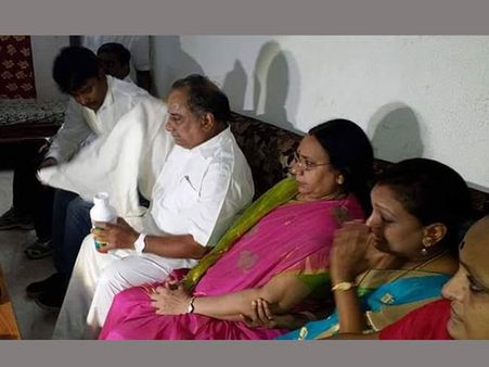 ముద్రగడ దీక్షతో హెటెన్షన్: ఎయిర్‌పోర్టులోనే చినరాజప్పతో బాబు