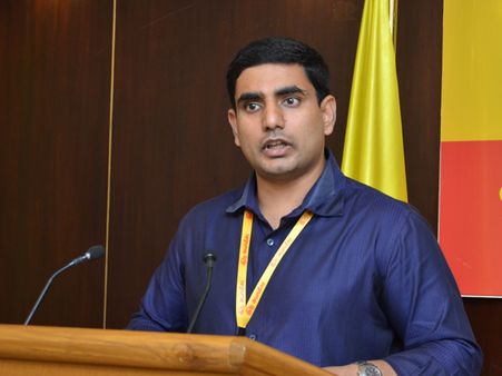 రాజకీయాలు విడగొడతాయి: లోకేష్ ఆసక్తికర వ్యాఖ్య