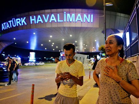 ఎయిర్‌పోర్టులో ఉగ్ర బీభత్సం: కాల్పులు, ఆత్మాహుతితో 36మంది మృతి(వీడియో)