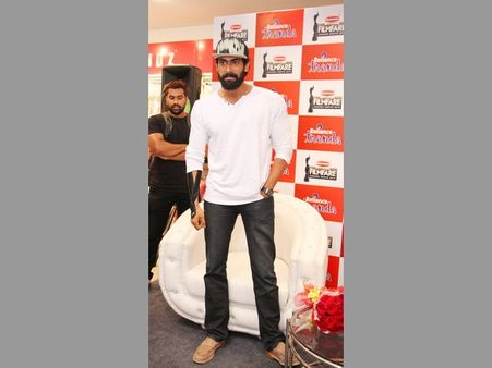 ఫోరం మాల్‌లో రానా సందడి: సెల్ఫీలకు పోటీ(పిక్చర్స్)