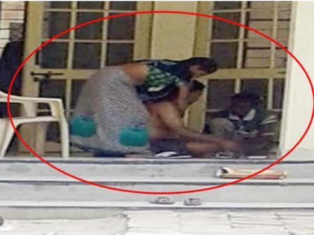 అర్ధనగ్నంగా పోలీస్‌స్టేషన్‌లో మహిళతో ఎస్ఐ మసాజ్!