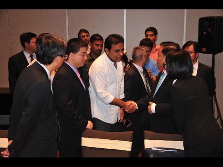 కెసిఆర్ పర్యటన ఫలితం: చైనాతో 3 ఒప్పందాలు, కెటిఆర్‌కు ఆహ్వానం(పిక్చర్స్)