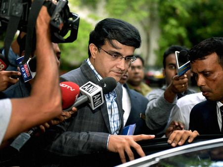 తప్పు చేయనంటూనే రవిశాస్త్రికి గంగూలీ షాక్