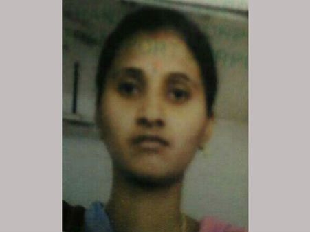 బస్సు చక్రాల కింద నలిగి చిన్నారి మృతి, మహిళ అనుమానాస్పద మృతి