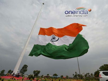 ఎందుకిలా?: కేసీఆర్‌ దిష్టిబొమ్మ దహనం, ఆ ఐదు గ్రామాలు వేడుకలకు దూరం