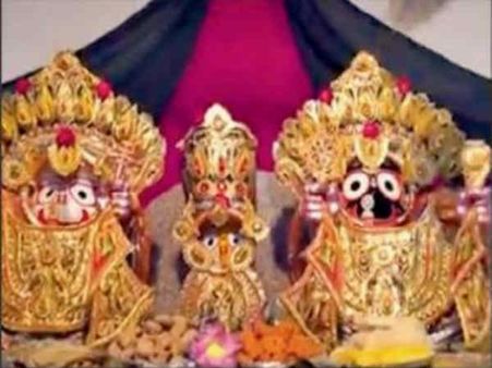 ‘దేవుడి ఆరోగ్యం బాగోలేదు.. 15రోజుల తర్వాతే ఆశీస్సులు!’