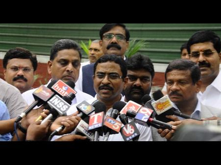 అలా అయితేనే సమస్యకు పరిష్కారం: సుప్రీం చీఫ్ జస్టిస్‌తో టి లాయర్ల భేటీ