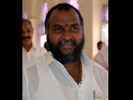 కేసీఆర్, హరీష్‍‌లకి నేనేంటో చూపిస్తా: జగ్గారెడ్డి, 'కలెక్టర్ ఎలా పాసయ్యారో'