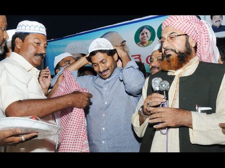 అమీన్‌పీర్ దర్గాలో వైయస్ జగన్ ఇఫ్తార్ విందు(పిక్చర్స్)