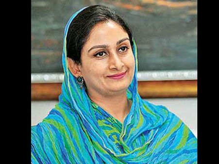 మహిళ అయి, రేణుకా చౌదరి నన్ను బాధపెట్టారు: హర్ సిమ్రాత్ కౌర్