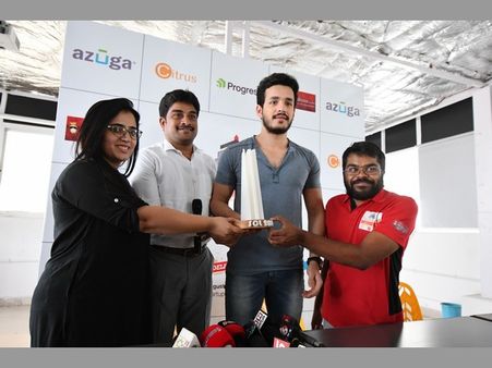 వినూత్నం: లోగోను ఆవిష్కరించిన హీరో అఖిల్