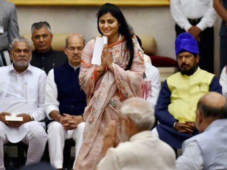 నా కూతుర్ని మోడీ లాగేశారు: తల్లి ఆగ్రహం, పోలీసులకు అనుప్రియ ఫిర్యాదు