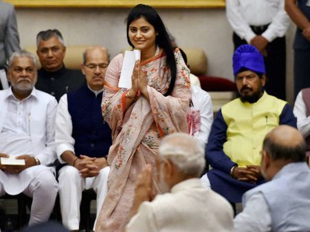 తల్లి గెంటెస్తే! అనుప్రియను కేంద్రమంత్రిని చేసిన మోడీ