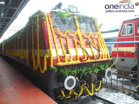 ప్రయాణికుల ఆదరణ కరువైన ఏపీ ఎక్స్‌ప్రెస్: రద్దు చేసే ఆలోచనలో రైల్వే శాఖ?