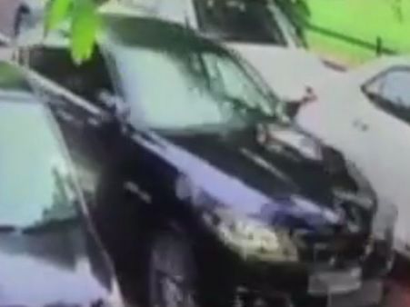 ఆడి కారులో వచ్చి, బీఎండబ్ల్యూ కారు ఎత్తుకెళ్లారు