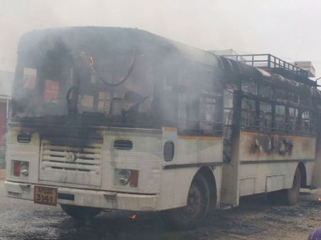 కేసీఆర్‌కు జనగామ చిక్కు: టిఆర్ఎస్‌లోనే ఎంపీ వర్సెస్ ఎమ్మెల్యే