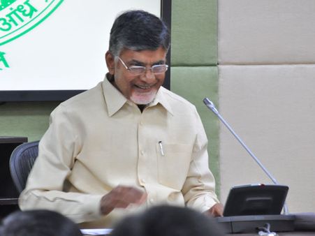 చంద్రబాబు పాలన ఇతివృత్తంతో సినిమా: పేరెంటో తెలుసా?