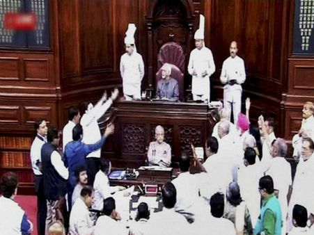 ఢిల్లీలో హీటెక్కిన ఆంధ్ర రాజకీయం: కేవీపీ బిల్లుకు కనిమొళి మద్దతు