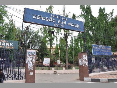 కంటి చూపు కరువై...: చేతులు దులిపేసుకున్న డాక్టర్లు, బాధ్యులెవరు?