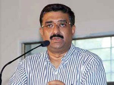 ఎల్వీ, బీపీ ఆచార్యలకు షాక్: విచారణకు కేంద్రం అనుమతి: ఏమిటీ ఎమ్మార్?