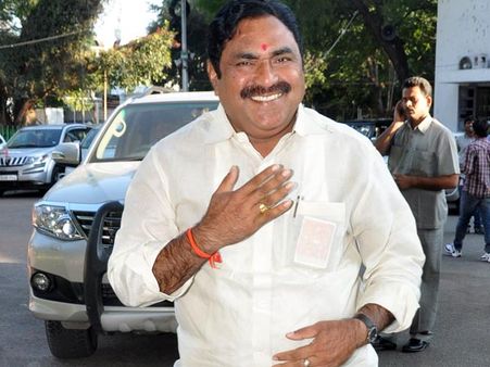 హరితహారంలో ఎర్రబెల్లికి చుక్కెదురు : సీపీఎం, సీపీఐ 'గో బ్యాక్' నినాదాలు..