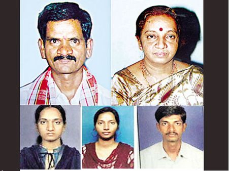 ఘోరం: తండ్రి మరణం తట్టుకోలేక కుటుంబం ఆత్మహత్య(పిక్చర్స్)