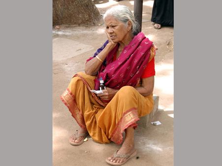 ఈ నగరానికి ఏమైంది: ఒకవైపు జ్వరం, మరోవైపు కలరా