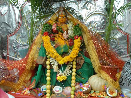 శ్రీకారం: గొల్కోండ అమ్మవారికి తొలిబోనం(పిక్చర్స్)