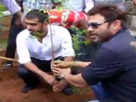 కేసీఆర్ హరితహారానికి మద్దతు: నిమ్మ చెట్టు నాటిన హీరో వెంకటేశ్