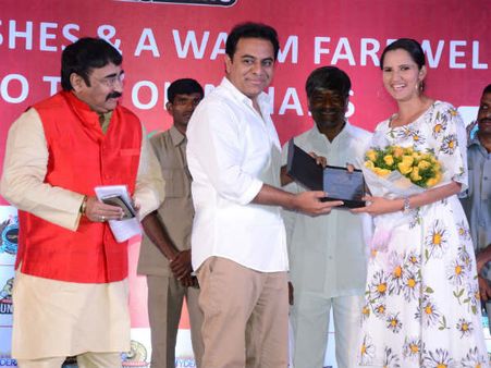 రియోలో సత్తా చాటాలి: సానియాకు కేటీఆర్ వీడ్కోలు (ఫోటోలు)