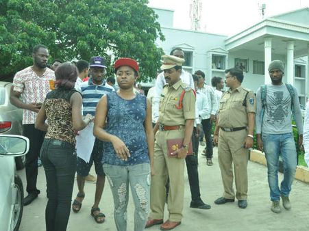 ఆఫ్రికా స్త్రీ హత్య: పాపపై డైలమా, సింథియా బ్రదర్ గందరగోళం (పిక్చర్స్)