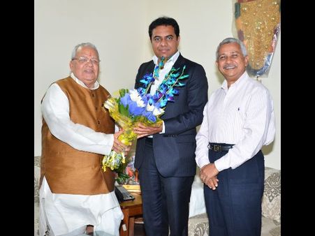 కెటిఆర్ డైనమిక్ లీడర్: కేంద్రమంత్రి ప్రశంస, ఢిల్లీలో బిజీ(పిక్చర్స్)