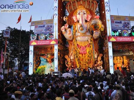 గ‌ణేశ్ విగ్రహాల ఎత్తు 15ఫీట్లకు మించొద్దు: నివేదిక కోరిన హైకోర్టు