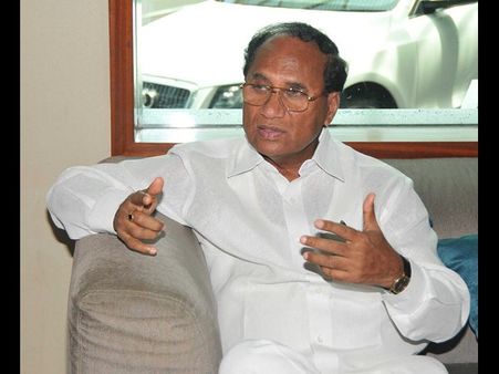 కాన్వాయ్‌లో ప్రమాదం: స్పీకర్‌ కోడెలకు తప్పిన ముప్పు, ఇద్దరికి గాయాలు