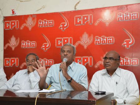 ఎందుకు చర్చించుకోరు?: కేసీఆర్, బాబులకు నారాయణ సూటి ప్రశ్న