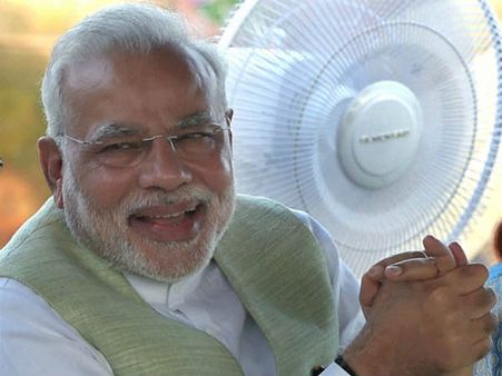 సూపర్బ్: మోడీ డ్రమ్స్ వాయిస్తే ఇలానే(వీడియో)