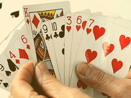 పేకాటకు మరిగిన భార్య ఎంతకి తెగించిందంటే..! భర్తనే కత్తితో..