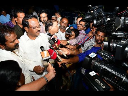 ఎంసెట్ 3: 70 మంది తప్పుకు 50 వేల మందికి శిక్షనా?, జేఎన్యూ ప్రొఫెసర్‌పై డౌట్