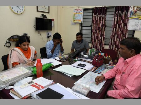 కారులోనే దందా!: ఏసీబీకి చిక్కిన ఏపీ ఎస్ఎస్‌సీ బోర్డు డైరెక్టర్