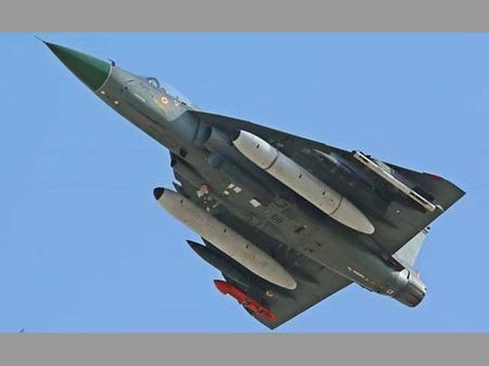 వాయుసేనలోకి 'తేజస్': ట్విట్టర్‌లో ధోని, ప్రత్యేకతలివే